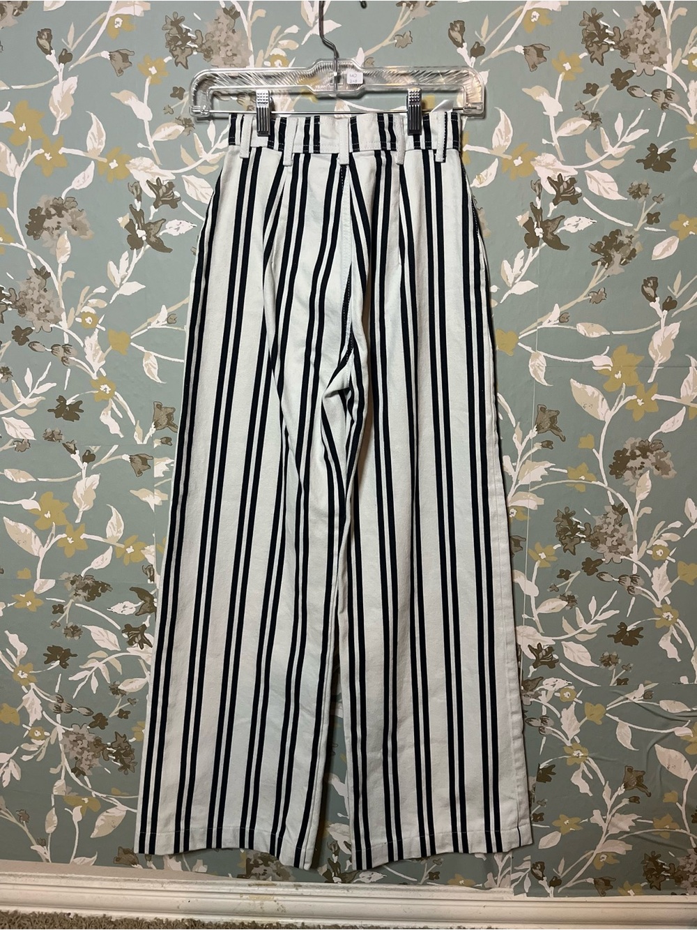 Reformation Logan Ultra High Rise - Wide Leg Striped Jeans - Size 23 - Picture 7 of 8